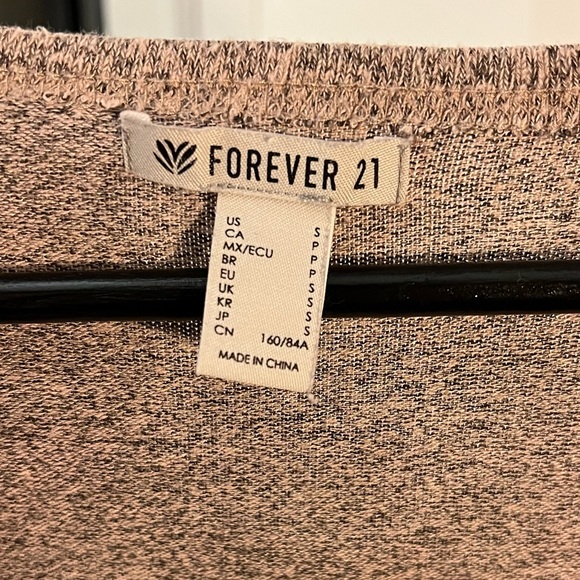 Ballet-style long sleeve crop top - Picture 3 of 3